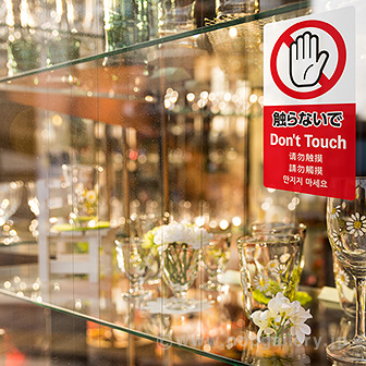 5ヶ国語ステッカー 触らないで
