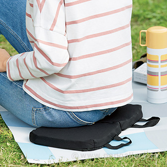 持ち運びに便利！折りたたみゲルクッション